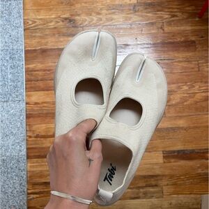 White tabi Mary Jane sneaker